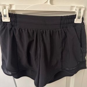 Lululemon Hotty Hot 4 inch shorts